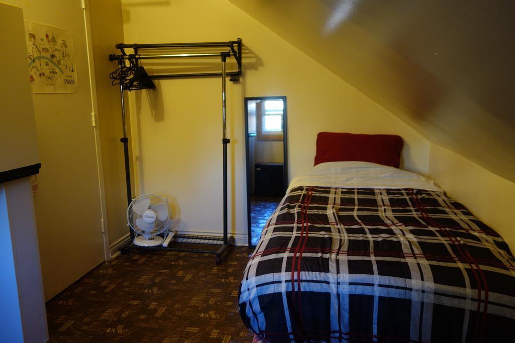 Spadina 11 Guesthouse Toronto Phòng bức ảnh