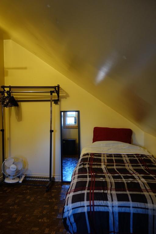 Spadina 11 Guesthouse Toronto Phòng bức ảnh