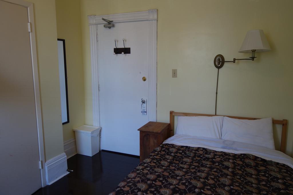 Spadina 11 Guesthouse Toronto Phòng bức ảnh