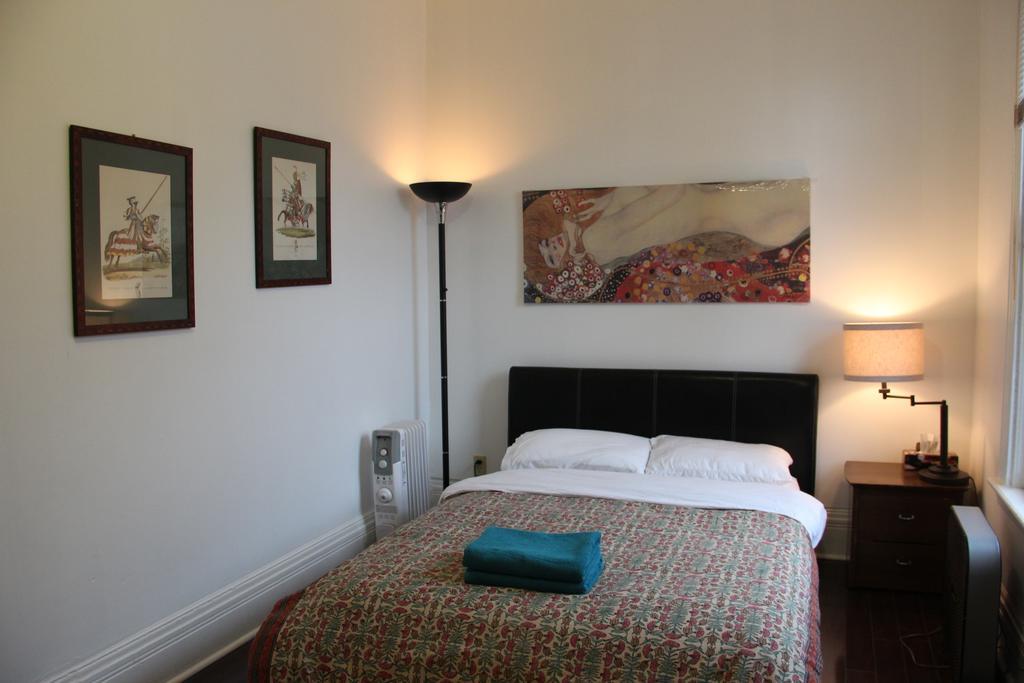 Spadina 11 Guesthouse Toronto Phòng bức ảnh