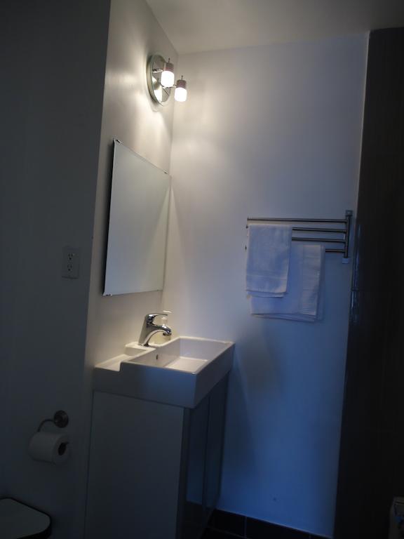 Spadina 11 Guesthouse Toronto Ngoại thất bức ảnh