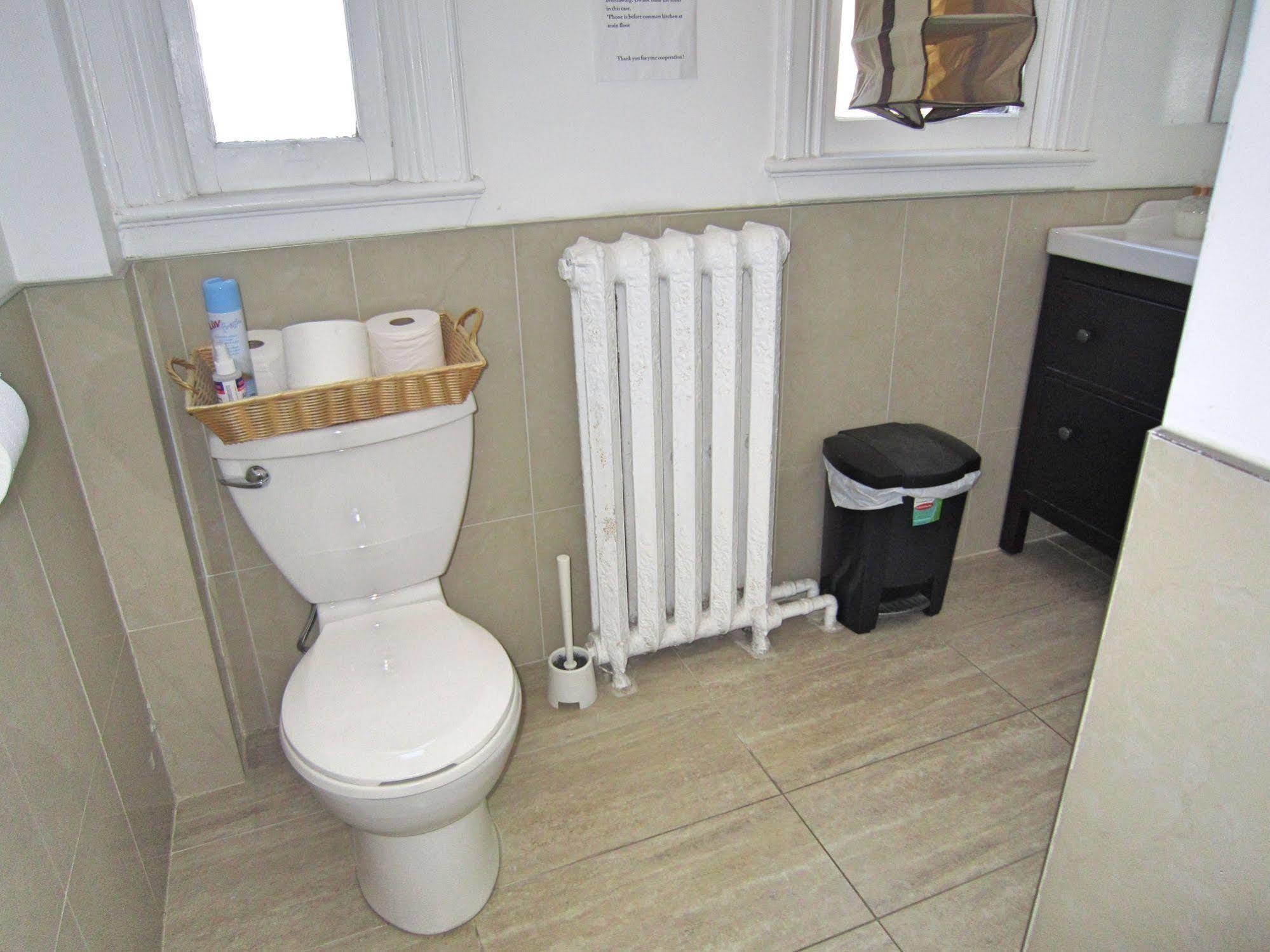 Spadina 11 Guesthouse Toronto Ngoại thất bức ảnh